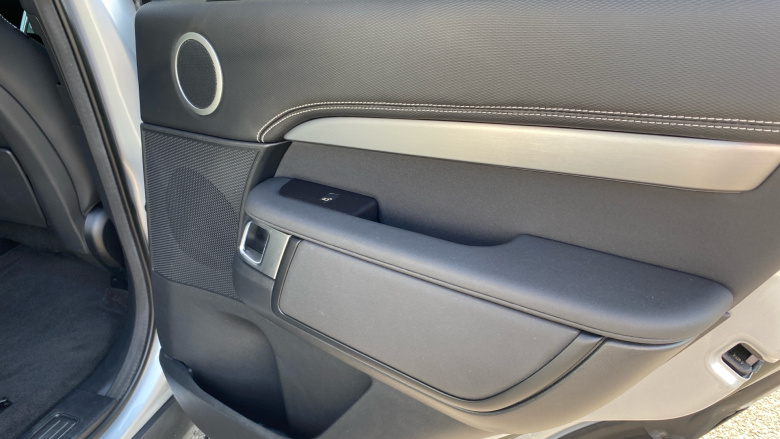 Land Rover Discovery 3.0 D300 R-Dynamic HSE 5dr Auto Diesel Station Wagon